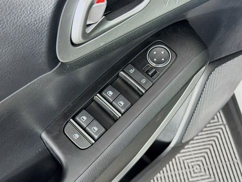 Certified 2025 Kia Soul LX w/ LX Technology Package image 18