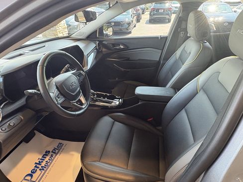 Used 2025 Chevrolet Trax ACTIV w/ Driver Confidence Package FWD image 20