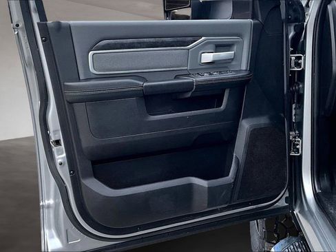 Used 2022 RAM 3500 Big Horn image 21