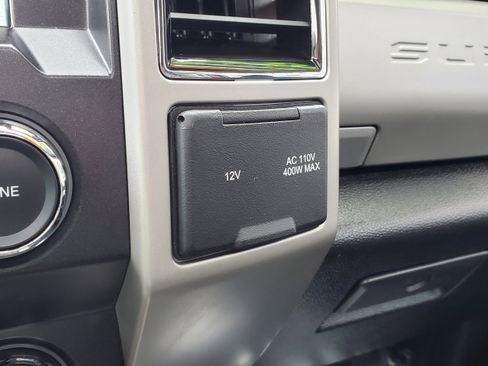 Used 2019 Ford F250 Lariat w/ Lariat Ultimate Package image 28