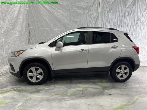 Used 2017 Chevrolet Trax LT w/ Sun & Sound Package image 13