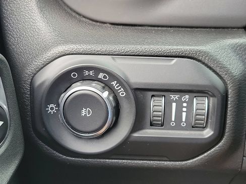 Used 2022 Jeep Wrangler Unlimited Sport AWD/4WD image 13