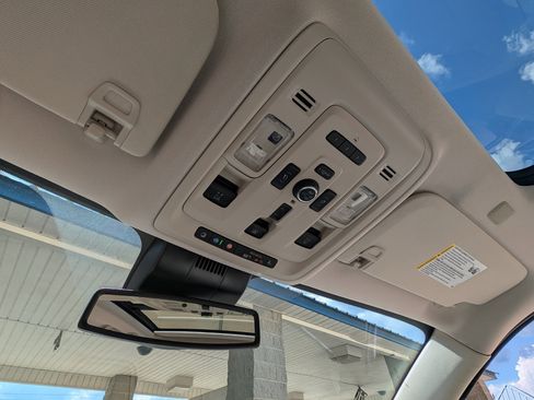 Used 2023 GMC Yukon XL Denali RWD image 32