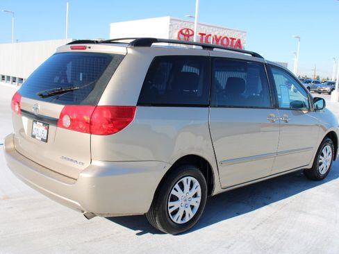Used 2008 Toyota Sienna CE image 3