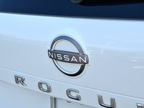 Used 2023 Nissan Rogue S AWD/4WD image 30