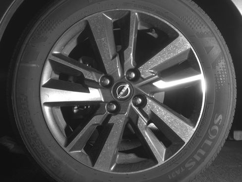 Used 2025 Nissan Versa SV image 12