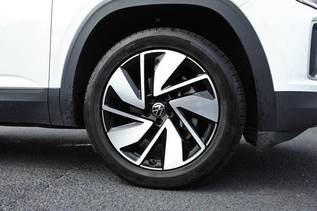 Used 2025 Volkswagen Atlas SE AWD/4WD image 5