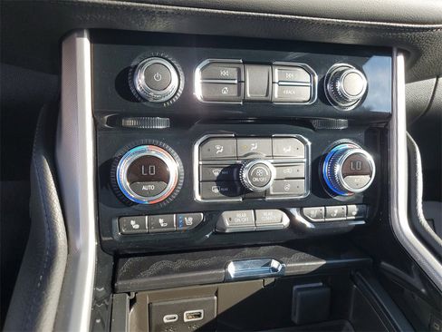 Used 2024 GMC Yukon Denali w/ Advanced Technology Package image 32