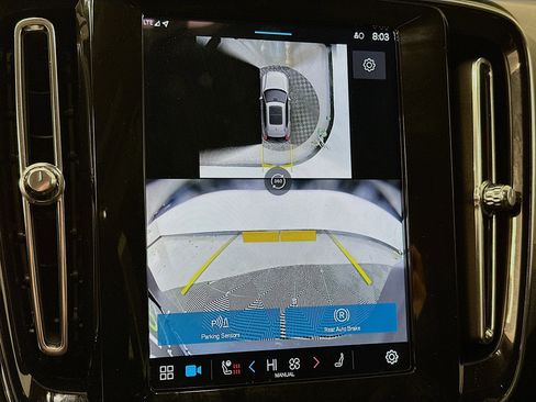 Used 2025 Volvo XC40 B5 Plus image 23