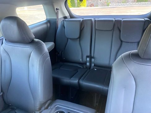 Used 2024 Kia Carnival LX FWD image 16