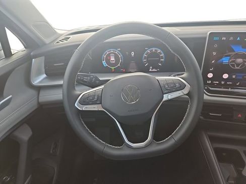 New 2025 Volkswagen Tiguan SE AWD/4WD image 17