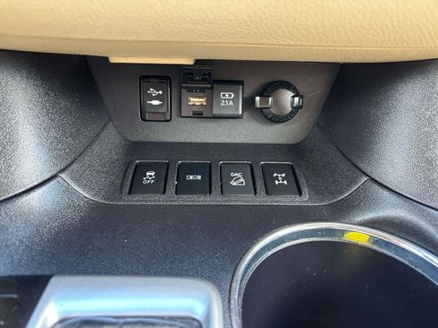 Used 2019 Toyota Highlander XLE image 30