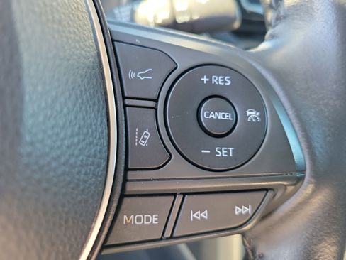 Used 2022 Toyota Corolla Cross XLE image 25