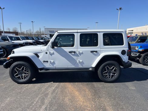 New 2026 Jeep Wrangler Sahara AWD/4WD image 11