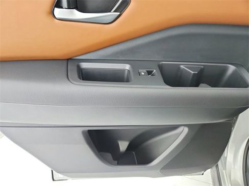 Used 2025 Nissan Pathfinder Platinum w/ Black Appearance Package image 45