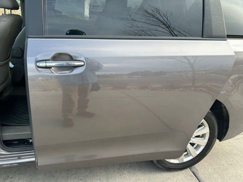 Used 2017 Toyota Sienna XLE Premium image 10