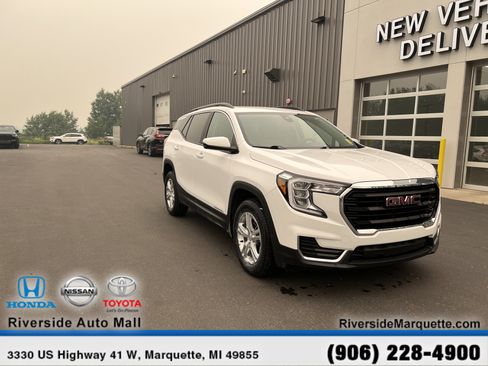 Used 2022 GMC Terrain SLE w/ Driver Convenience Package AWD/4WD image 1