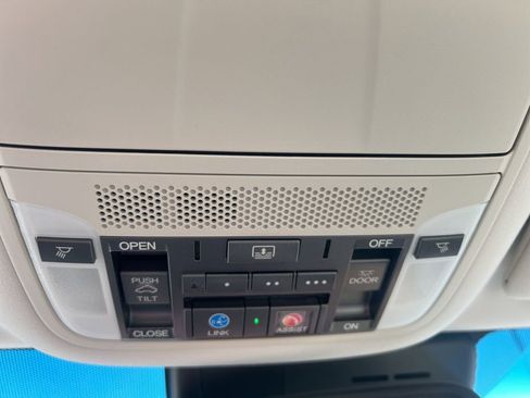 Used 2016 Acura RLX Sport Hybrid w/ Advance Pkg image 35