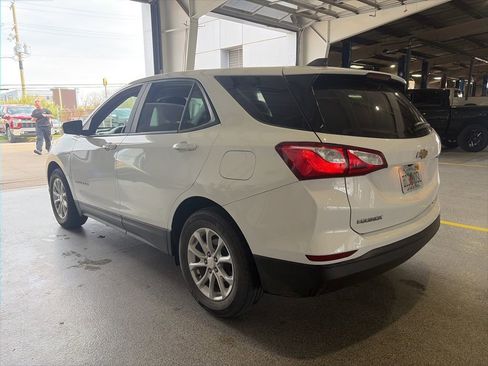 Used 2021 Chevrolet Equinox LS w/ LS Convenience Package image 4