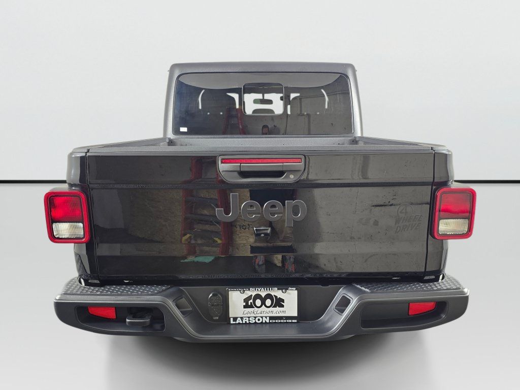 Used 2022 Jeep Gladiator Sport AWD/4WD image 4