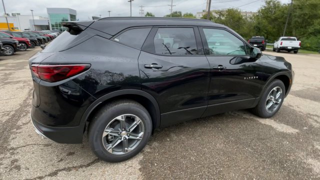 New 2026 Chevrolet Blazer LT w/ Convenience Package FWD image 2