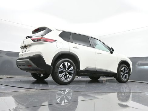 Used 2022 Nissan Rogue SV image 40