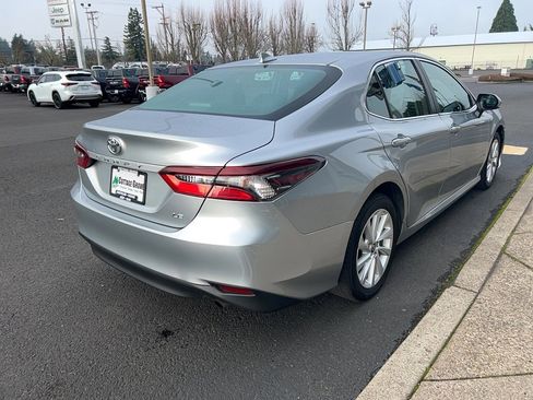 Used 2022 Toyota Camry LE image 11
