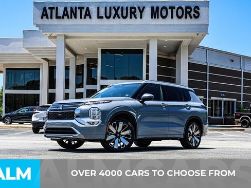 Used 2025 Mitsubishi Outlander SEL FWD image 2