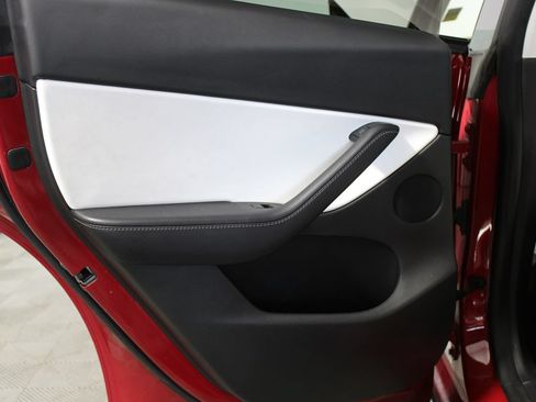 Used 2022 Tesla Model Y Long Range AWD/4WD image 37