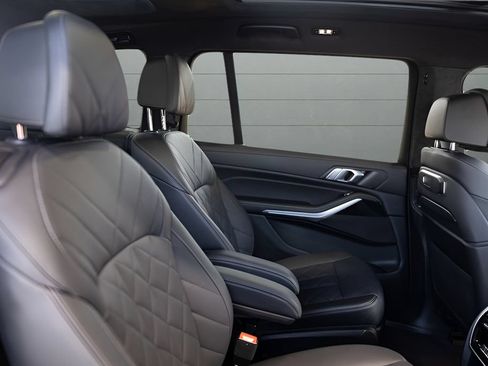 Used 2024 BMW X7 xDrive40i w/ M Sport Package AWD/4WD image 72