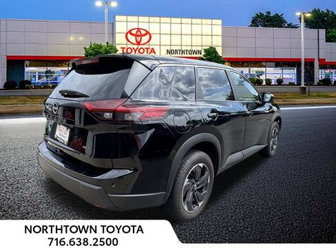 Used 2025 Nissan Rogue SV AWD/4WD image 15