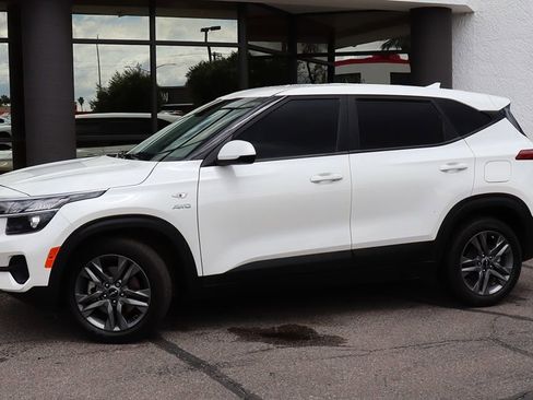 Used 2023 Kia Seltos LX AWD/4WD image 4