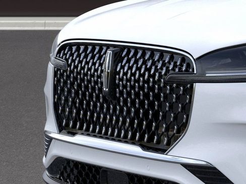 New 2025 Lincoln Aviator AWD w/ Equipment Group 101A image 17