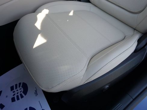Used 2025 Mercedes-Benz C 300 Sedan image 41