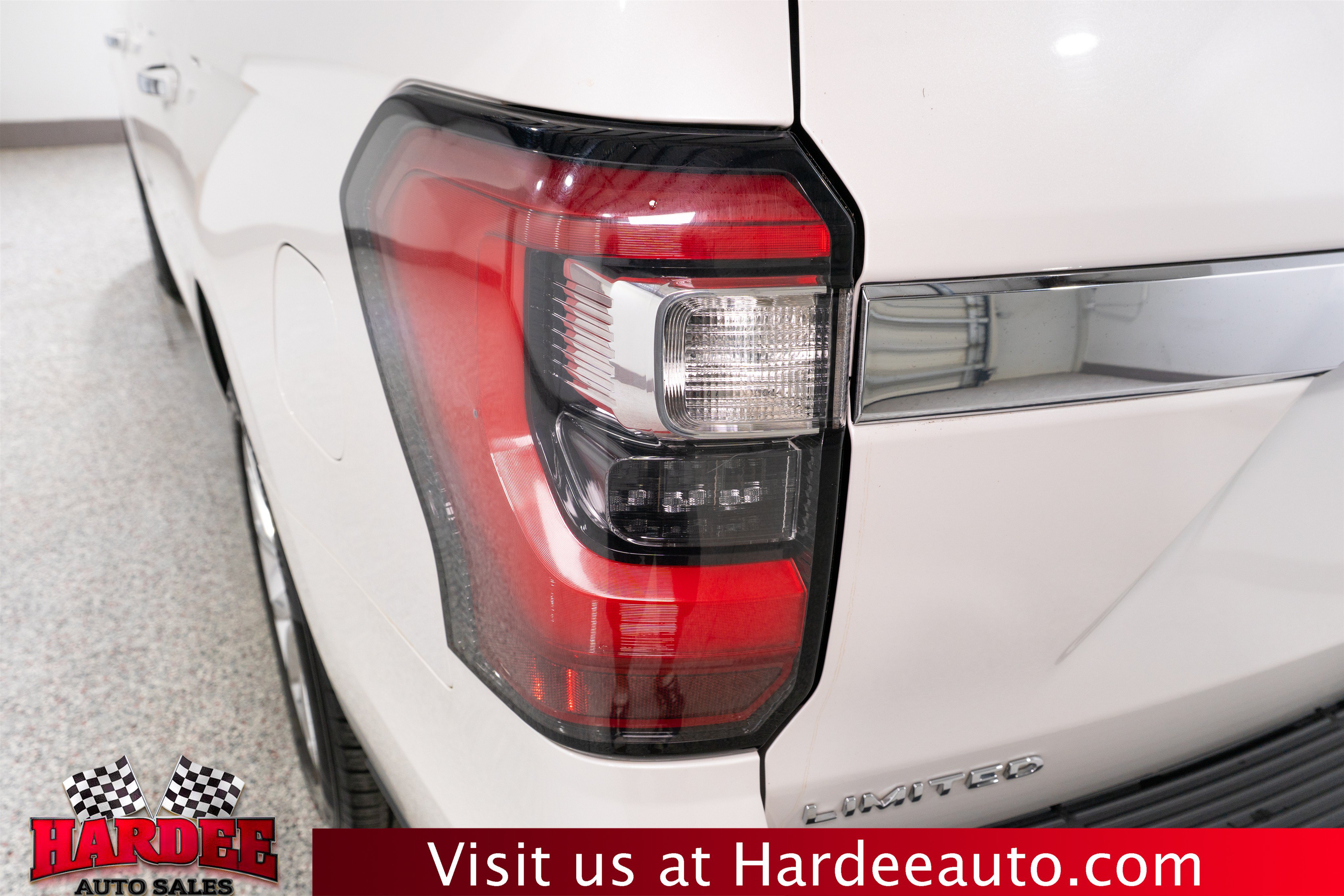 Used 2019 Ford Expedition Limited w/ Equipment Group 302A RWD image 9