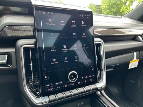 New 2026 GMC Yukon Elevation w/ Elevation Premium Package AWD/4WD image 16