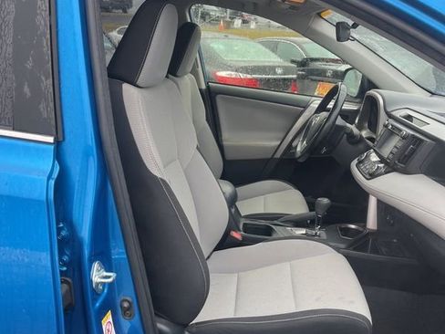 Used 2018 Toyota RAV4 XLE image 25