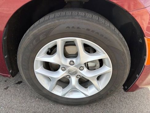 Used 2017 Chrysler Pacifica Touring-L Plus w/ Advanced Safetytec Group FWD image 4