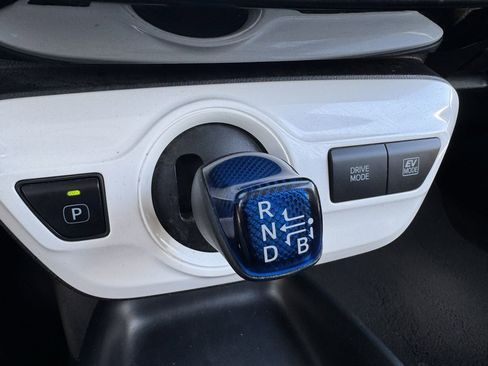 Used 2017 Toyota Prius Two w/ Prius Two Safety Plus Package FWD image 29