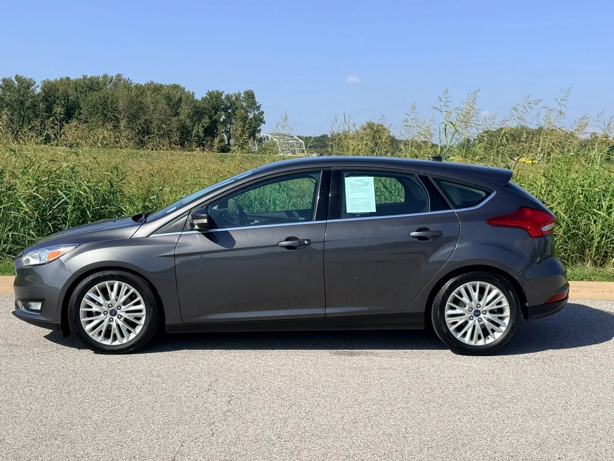 Used 2016 Ford Focus Titanium FWD image 12