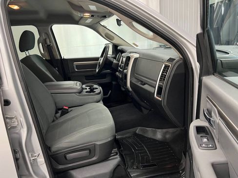 Used 2017 RAM 1500 Classic SLT AWD/4WD image 11