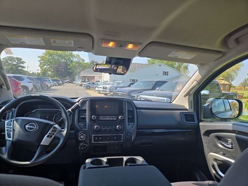 Used 2024 Nissan Titan SV image 10