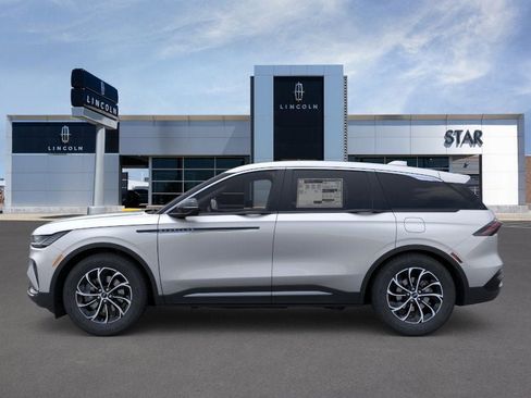 New 2026 Lincoln Nautilus Premier image 3