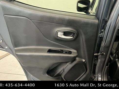 Used 2023 Jeep Renegade Latitude image 18