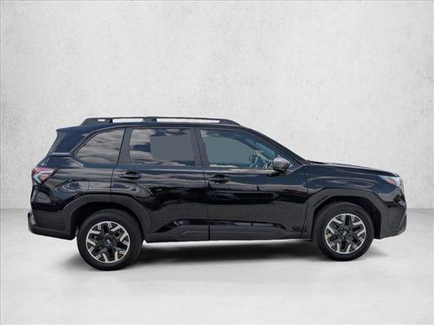 Certified 2025 Subaru Forester Premium w/ Convenience Package #1 AWD/4WD image 4