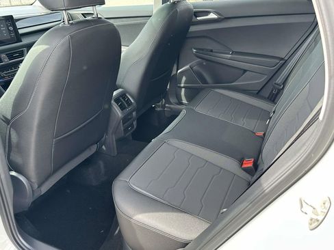 New 2025 Volkswagen Taos SE AWD/4WD image 8