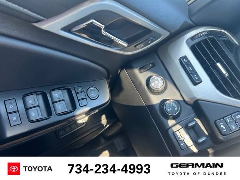 Used 2020 GMC Yukon XL Denali w/ Open Road Package AWD/4WD image 18