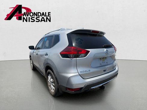 Used 2017 Nissan Rogue SV FWD image 3