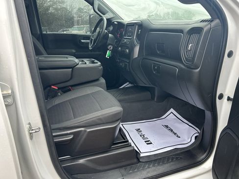 Used 2023 Chevrolet Silverado 2500 Custom w/ Custom Convenience Package image 9