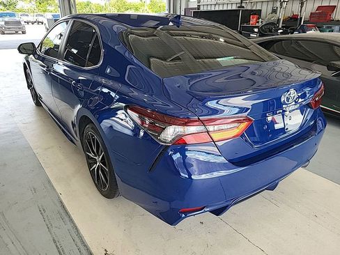 Used 2023 Toyota Camry SE FWD image 5